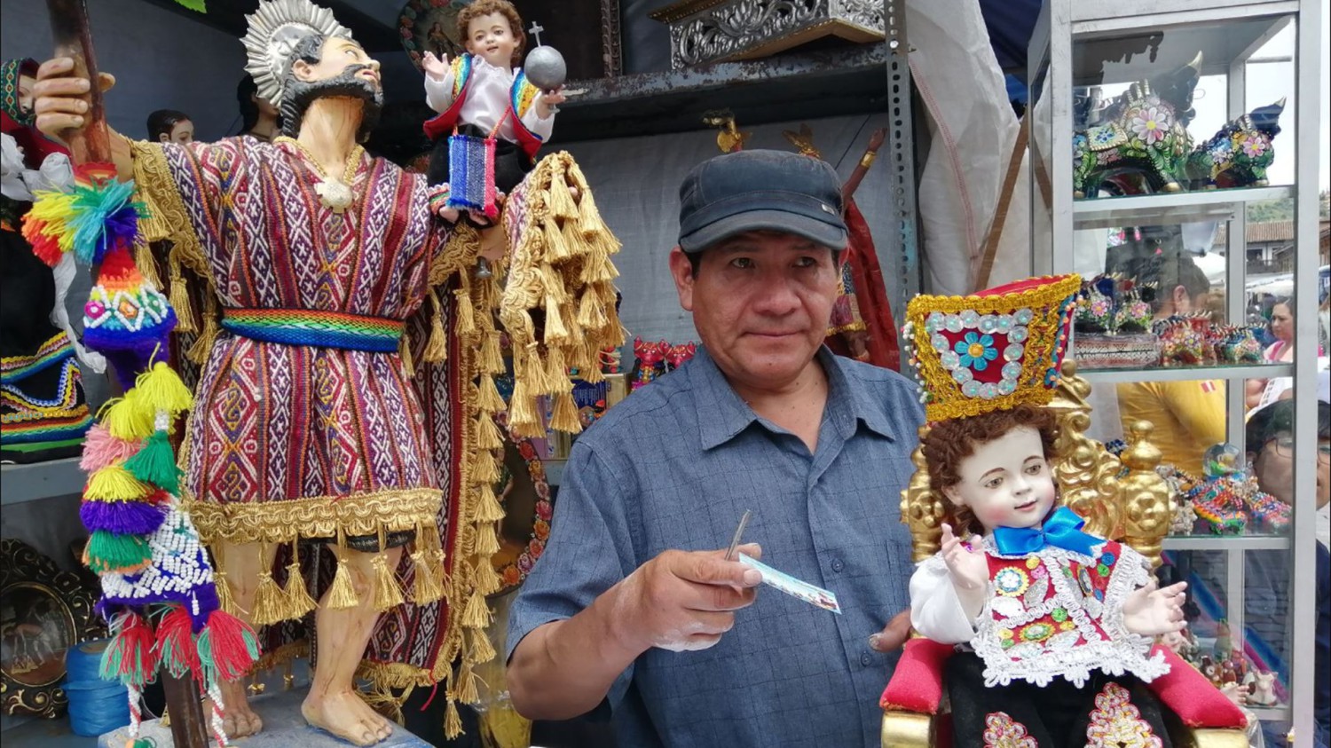 Santurantikuy: The Traditional Christmas Fair of Cusco